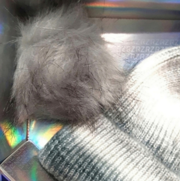 Rachel Zoe Toboggan Gift Set - Picture 5 of 7